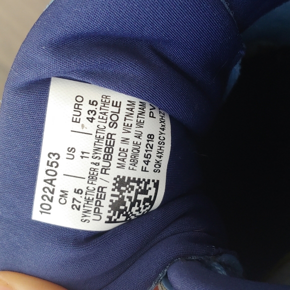 Asics tennis shoes - Picture 3 of 5